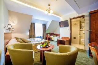 Отель Hotel Lambert Medical Spa Устроне-Морске Двухместный номер «Комфорт» с 1 кроватью или 2 отдельными кроватями и пакетом спа-услуг-3