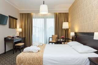 Отель Hotel Lambert Medical Spa Устроне-Морске Улучшенный двухместный номер с 1 кроватью или 2 отдельными кроватями, пакет спа-услуг-4