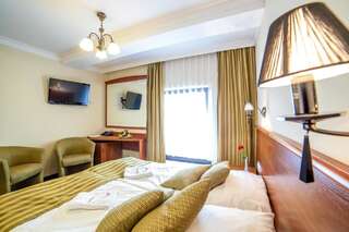 Отель Hotel Lambert Medical Spa Устроне-Морске Двухместный номер «Комфорт» с 1 кроватью или 2 отдельными кроватями и пакетом спа-услуг-1